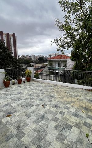 Casa para alugar com 250m², 3 quartos e 2 vagas Casa para alugar com 250m², 3 quartos e 2 vagasVaranda da Suíte 1
