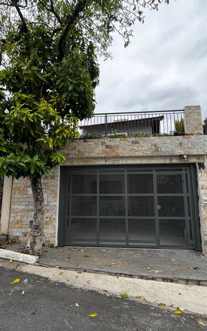 Casa para alugar com 250m², 3 quartos e 2 vagas Casa para alugar com 250m², 3 quartos e 2 vagasFachada