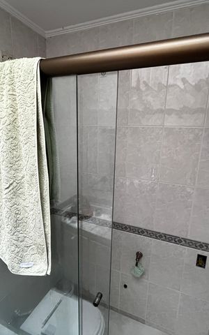 Casa para alugar com 250m², 3 quartos e 2 vagas Casa para alugar com 250m², 3 quartos e 2 vagasBanheiro da Suíte 1