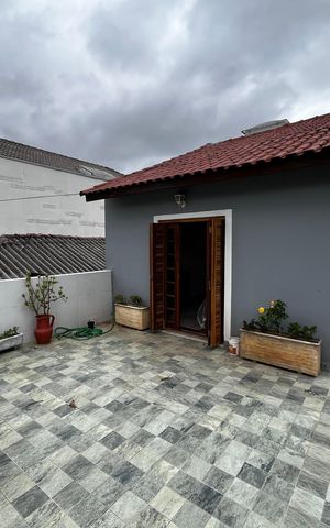 Casa para alugar com 250m², 3 quartos e 2 vagas Casa para alugar com 250m², 3 quartos e 2 vagasVaranda da Suíte 1