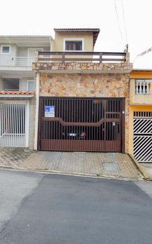 Casa à venda com 166m², 4 quartos e 2 vagasFachada