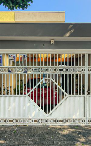 Casa à venda com 150m², 4 quartos e 1 vaga Casa à venda com 150m², 4 quartos e 1 vagaFachada com Plaquinha instalada