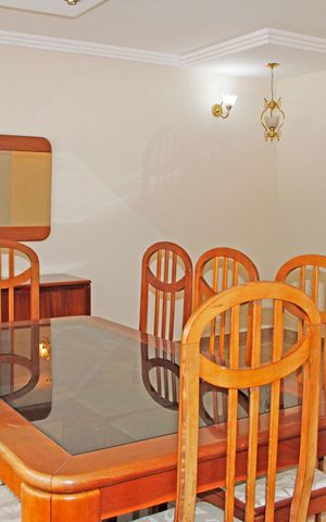 Casa de condomínio à venda com 680m², 5 quartos e 5 vagasSala de jantar