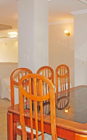 Casa de condomínio à venda com 680m², 5 quartos e 5 vagasSala de jantar