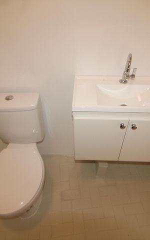 Casa à venda com 160m², 4 quartos e 2 vagasBanheiro 2