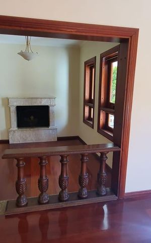 Casa à venda com 500m², 4 quartos e 7 vagas Casa à venda com 500m², 4 quartos e 7 vagasSala