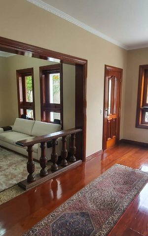 Casa à venda com 500m², 4 quartos e 7 vagas Casa à venda com 500m², 4 quartos e 7 vagasSala
