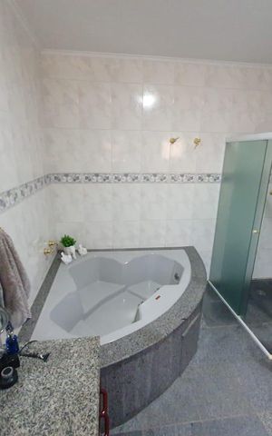 Casa à venda com 500m², 4 quartos e 7 vagas Casa à venda com 500m², 4 quartos e 7 vagasBanheiro