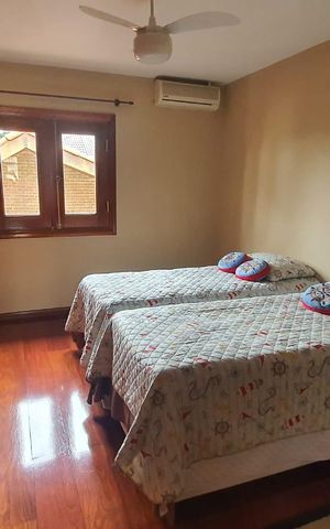 Casa à venda com 500m², 4 quartos e 7 vagas Casa à venda com 500m², 4 quartos e 7 vagasQuarto