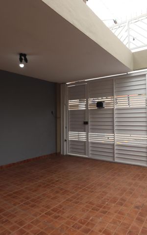 Casa à venda com 100m², 2 quartos e 1 vagaGaragem