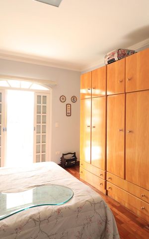 Casa à venda com 660m², 3 quartos e 6 vagasSuíte