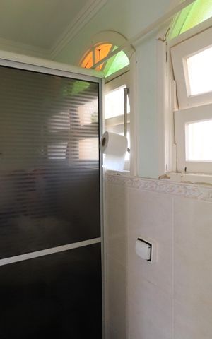 Casa à venda com 660m², 3 quartos e 6 vagasBanheiro de serviço