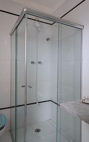 Casa à venda com 660m², 3 quartos e 6 vagasBanheiro da Suíte 1