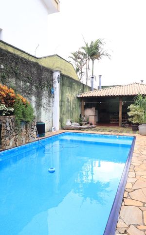 Casa à venda com 660m², 3 quartos e 6 vagasPiscina