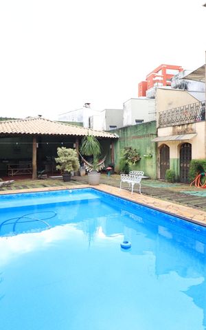 Casa à venda com 660m², 3 quartos e 6 vagasPiscina