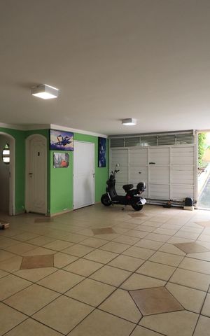 Casa à venda com 660m², 3 quartos e 6 vagasGaragem