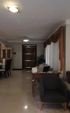 Casa à venda com 660m², 3 quartos e 6 vagasSala