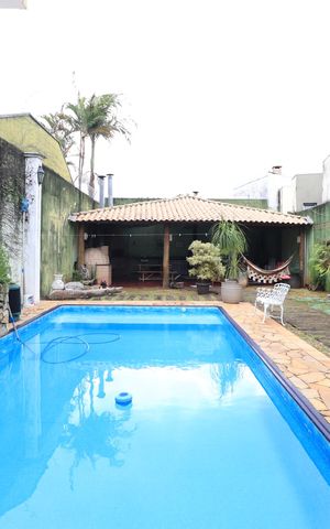 Casa à venda com 660m², 3 quartos e 6 vagasPiscina