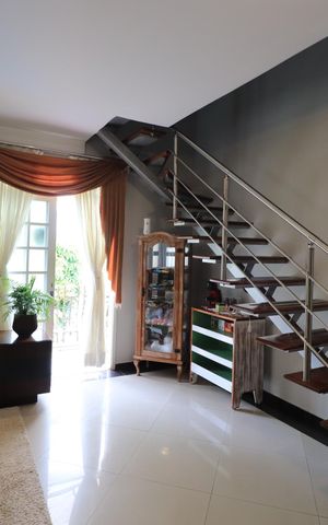 Casa à venda com 660m², 3 quartos e 6 vagasSala