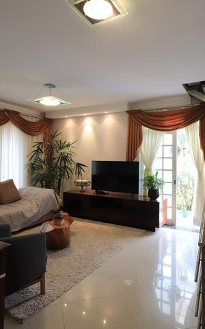 Casa à venda com 660m², 3 quartos e 6 vagasSala