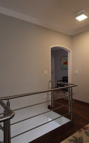 Casa à venda com 660m², 3 quartos e 6 vagasEscada