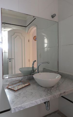 Casa à venda com 660m², 3 quartos e 6 vagasBanheiro da Suíte 1