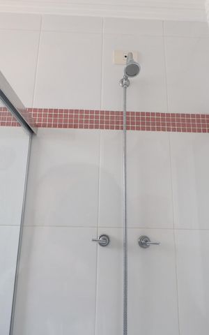 Casa à venda com 660m², 3 quartos e 6 vagasBanheiro da Suíte 2