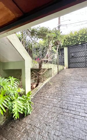 Casa à venda com 350m², 3 quartos e 6 vagas Casa à venda com 350m², 3 quartos e 6 vagasGaragem