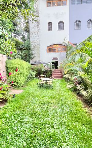 Casa à venda com 350m², 3 quartos e 6 vagas Casa à venda com 350m², 3 quartos e 6 vagasQuintal/Jardim