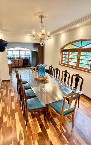Casa à venda com 350m², 3 quartos e 6 vagas Casa à venda com 350m², 3 quartos e 6 vagasSala