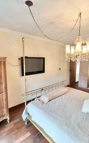 Casa à venda com 350m², 3 quartos e 6 vagas Casa à venda com 350m², 3 quartos e 6 vagasSuíte