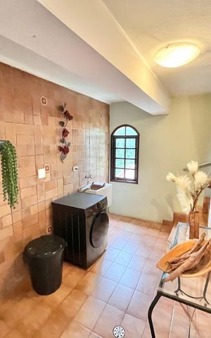 Casa à venda com 350m², 3 quartos e 6 vagas Casa à venda com 350m², 3 quartos e 6 vagasÁrea de Serviço