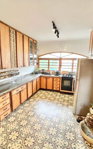 Casa à venda com 350m², 3 quartos e 6 vagas Casa à venda com 350m², 3 quartos e 6 vagasCozinha