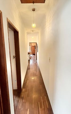 Casa à venda com 350m², 3 quartos e 6 vagas Casa à venda com 350m², 3 quartos e 6 vagasCorredor