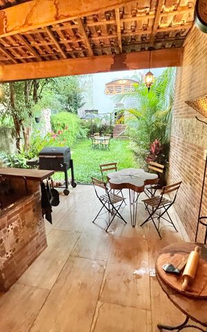 Casa à venda com 350m², 3 quartos e 6 vagas Casa à venda com 350m², 3 quartos e 6 vagasÁrea comum - Churrasqueira