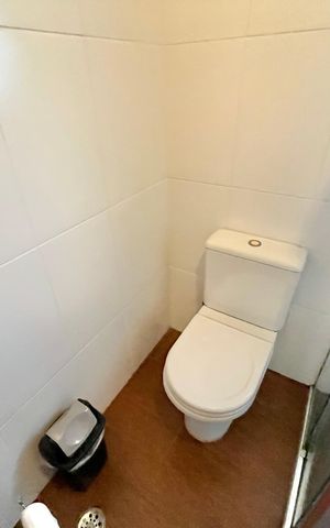 Casa à venda com 350m², 3 quartos e 6 vagas Casa à venda com 350m², 3 quartos e 6 vagasBanheiro Social