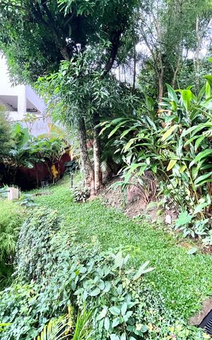 Casa à venda com 350m², 3 quartos e 6 vagas Casa à venda com 350m², 3 quartos e 6 vagasQuintal/Jardim