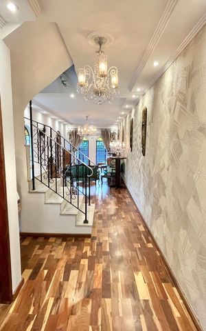 Casa à venda com 350m², 3 quartos e 6 vagas Casa à venda com 350m², 3 quartos e 6 vagasSala