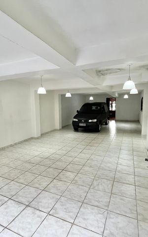 Casa à venda com 350m², 3 quartos e 6 vagas Casa à venda com 350m², 3 quartos e 6 vagasGaragem