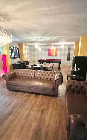 Casa à venda com 350m², 3 quartos e 6 vagas Casa à venda com 350m², 3 quartos e 6 vagasÁrea gourmet
