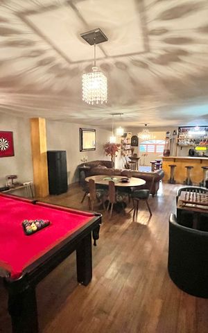 Casa à venda com 350m², 3 quartos e 6 vagas Casa à venda com 350m², 3 quartos e 6 vagasÁrea gourmet