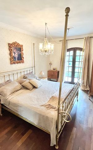Casa à venda com 350m², 3 quartos e 6 vagas Casa à venda com 350m², 3 quartos e 6 vagasSuíte