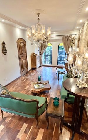 Casa à venda com 350m², 3 quartos e 6 vagas Casa à venda com 350m², 3 quartos e 6 vagasSala
