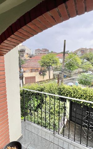 Casa à venda com 350m², 3 quartos e 6 vagas Casa à venda com 350m², 3 quartos e 6 vagasVaranda da Suíte