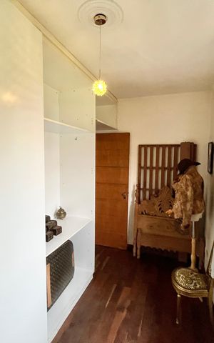 Casa à venda com 350m², 3 quartos e 6 vagas Casa à venda com 350m², 3 quartos e 6 vagasQuarto 2