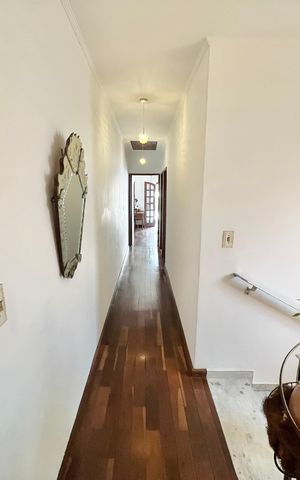 Casa à venda com 350m², 3 quartos e 6 vagas Casa à venda com 350m², 3 quartos e 6 vagasCorredor