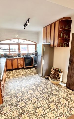 Casa à venda com 350m², 3 quartos e 6 vagas Casa à venda com 350m², 3 quartos e 6 vagasCozinha