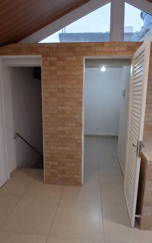 Casa à venda com 120m², 3 quartos e 3 vagas Casa à venda com 120m², 3 quartos e 3 vagasÁrea externa