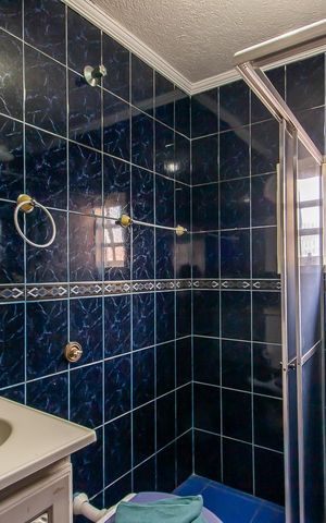 Casa à venda com 300m², 3 quartos e 3 vagas Casa à venda com 300m², 3 quartos e 3 vagasBanheiro