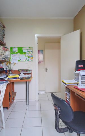 Casa à venda com 280m², 6 quartos e 2 vagasEscritório